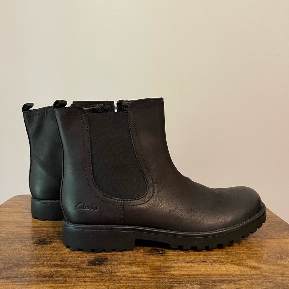 NWOT Clarks Chelsea Boots